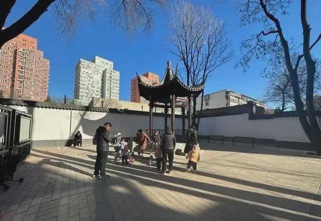 乱建居民想提升小区环境的愿望实现了凯发k8网站拆除700平方米私搭