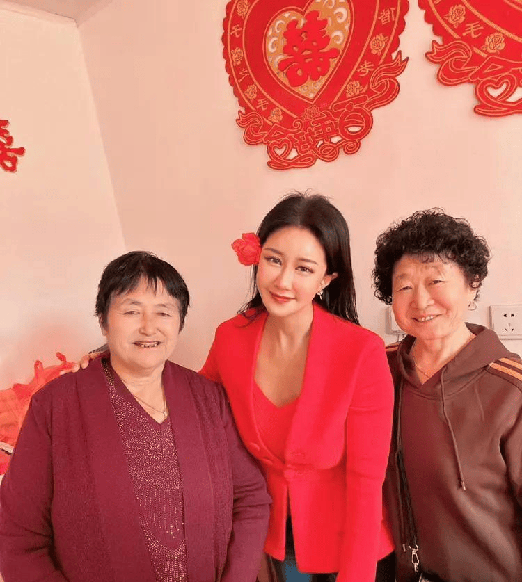 水席简朴感人一件啤酒引热议41岁女星下嫁山东农村流(图3)